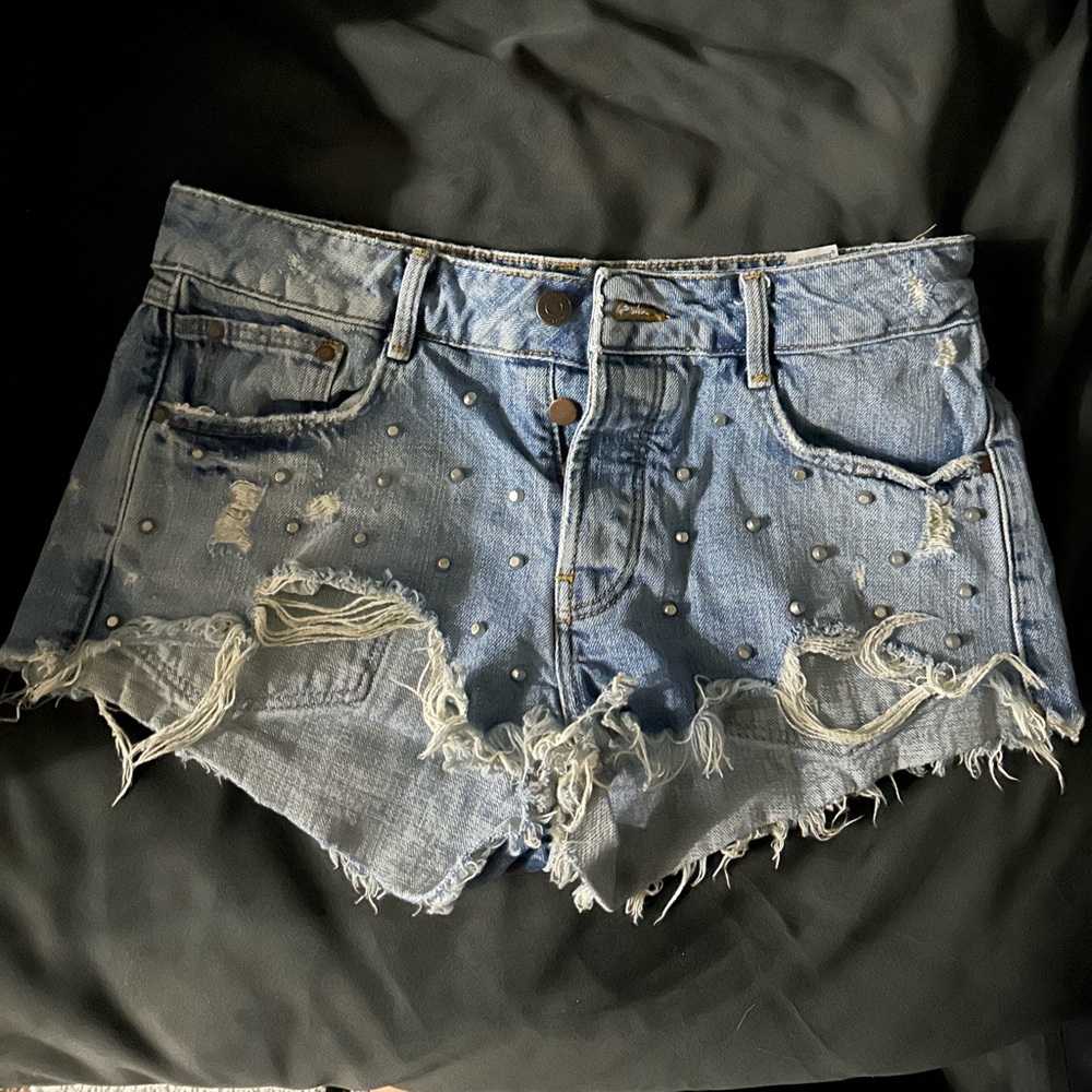 Zara size 4 studded jean shorts